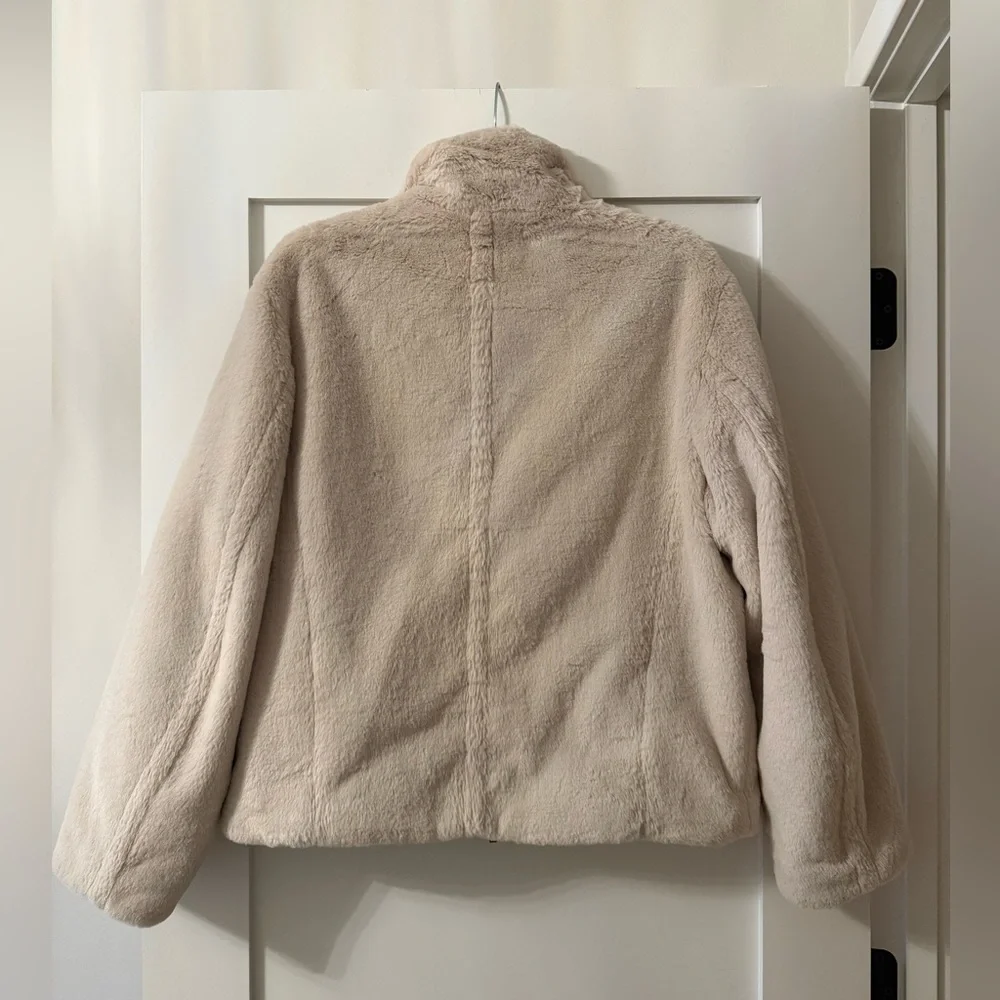 Vince Faux Fur Cream Jacket (Size: Large) - Picture 3 of 16
